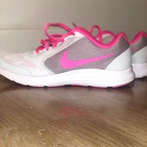 Girls' Nike Revolution 3 SZ Y7